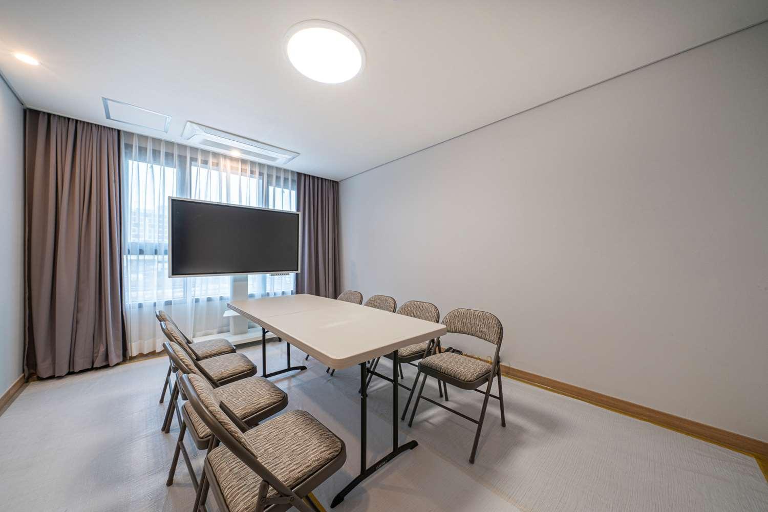 Surestay Plus Hotel By Best Western Асан Экстерьер фото