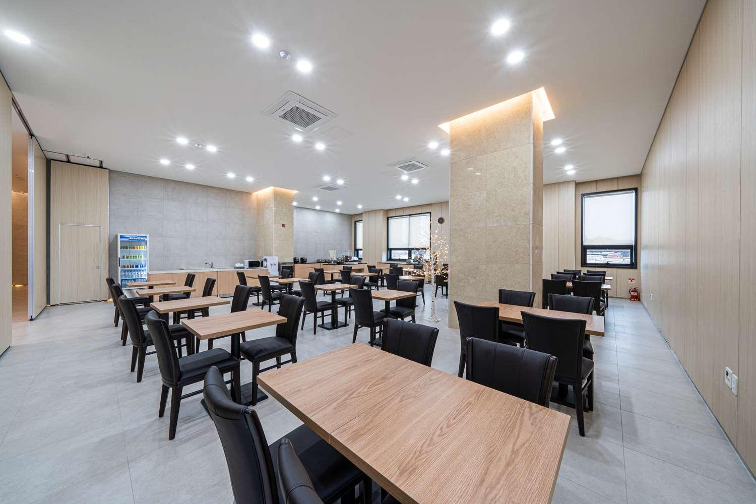 Surestay Plus Hotel By Best Western Асан Экстерьер фото