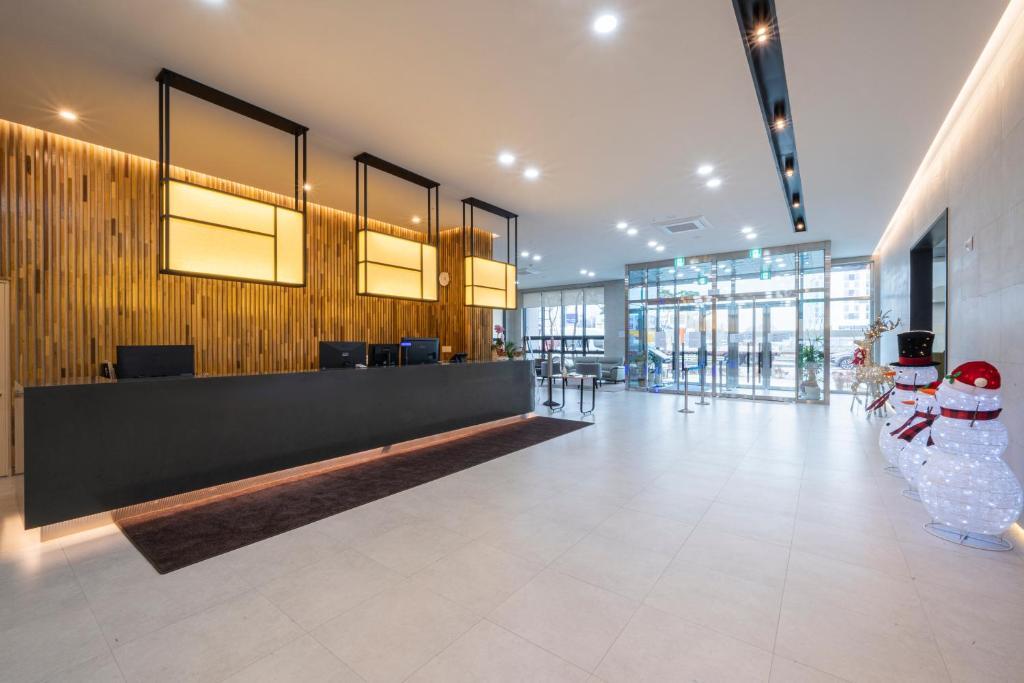 Surestay Plus Hotel By Best Western Асан Экстерьер фото
