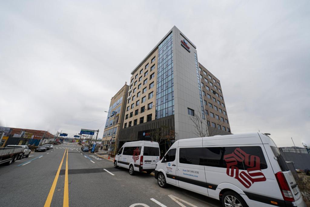Surestay Plus Hotel By Best Western Асан Экстерьер фото